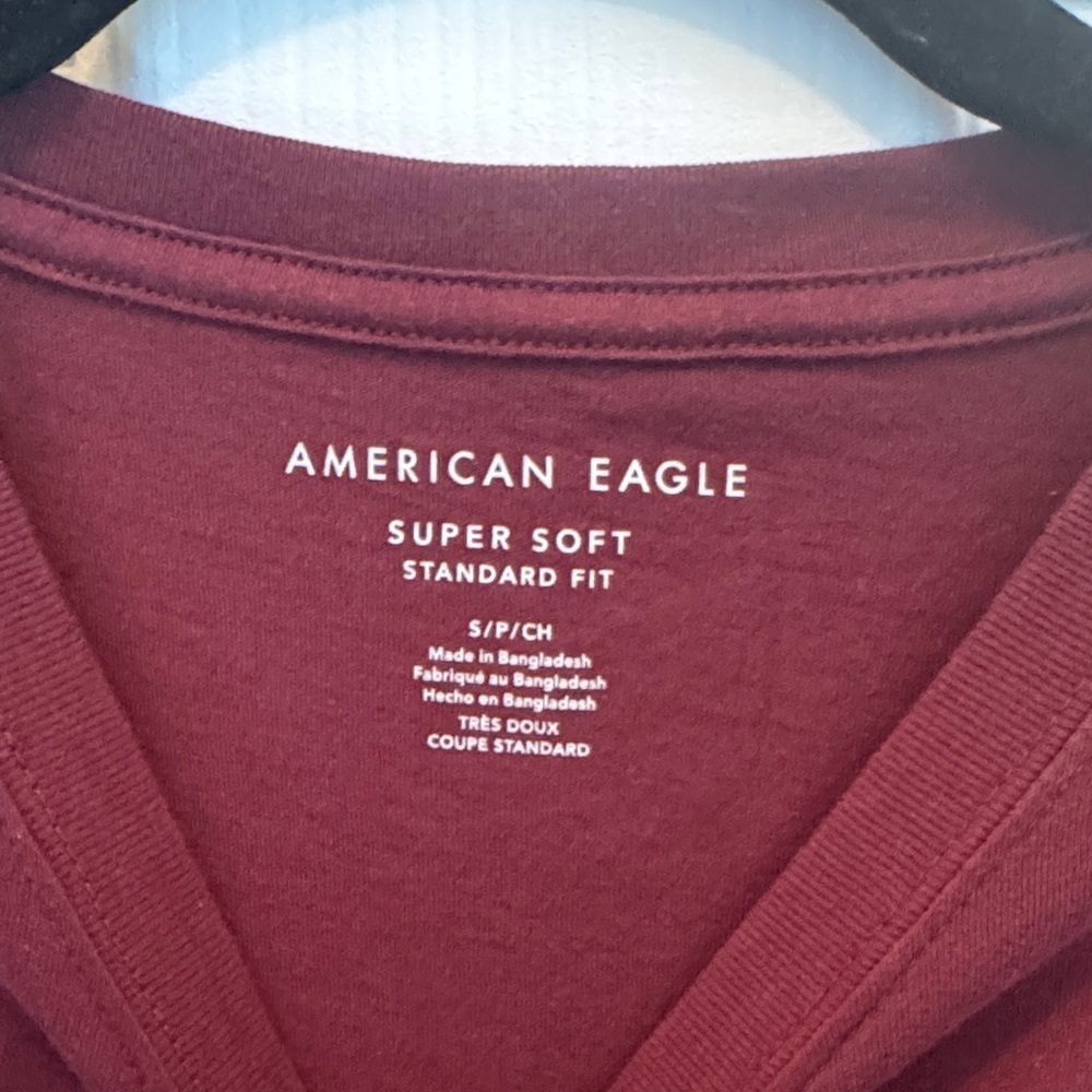 American Eagle Outfitters Men's Burgundy Tee - Picture 2 of 5